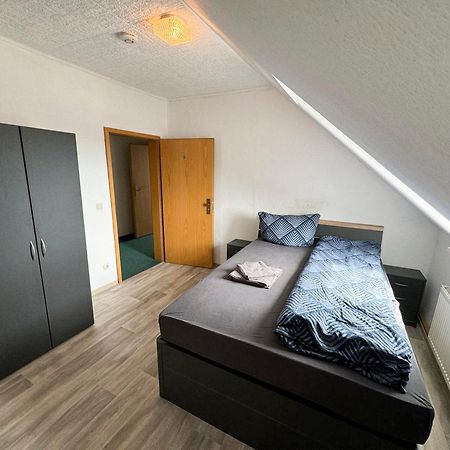 Grosse & Voll Ausgestattete Apartments, Studios, Doppelzimmer, Workspace, Parkplatz, Netflix, Prime & Schnelles Wifi In Ruhiger Lage Mit Garten رودولشتات المظهر الخارجي الصورة