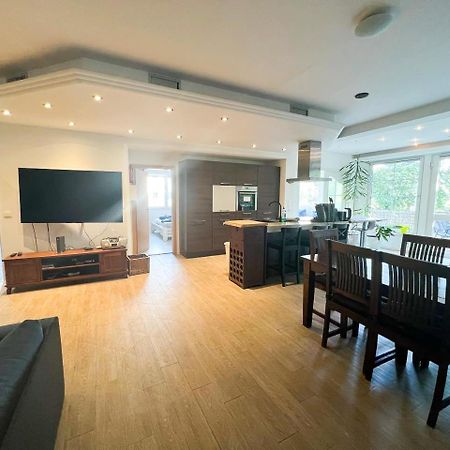 Grosse & Voll Ausgestattete Apartments, Studios, Doppelzimmer, Workspace, Parkplatz, Netflix, Prime & Schnelles Wifi In Ruhiger Lage Mit Garten رودولشتات المظهر الخارجي الصورة