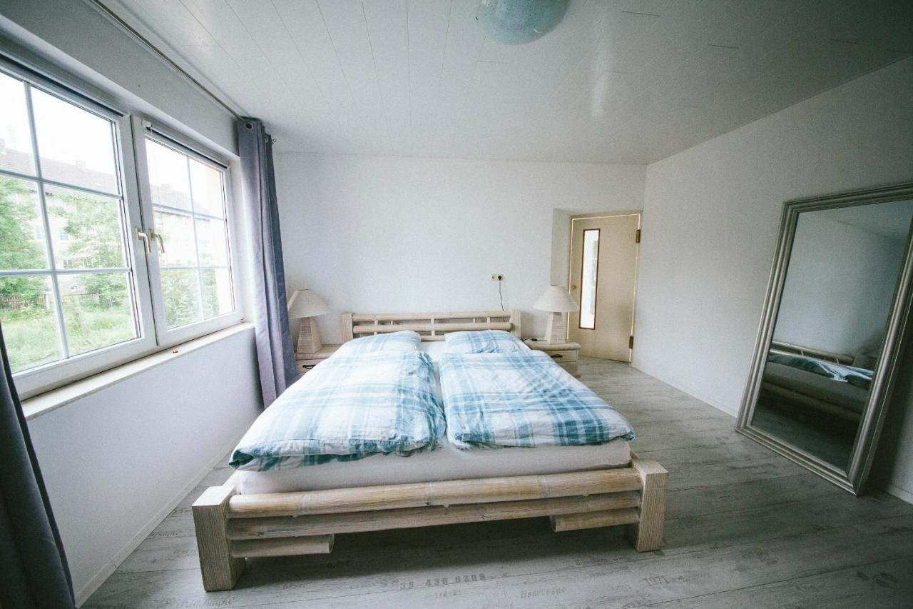 Grosse & Voll Ausgestattete Apartments, Studios, Doppelzimmer, Workspace, Parkplatz, Netflix, Prime & Schnelles Wifi In Ruhiger Lage Mit Garten رودولشتات المظهر الخارجي الصورة