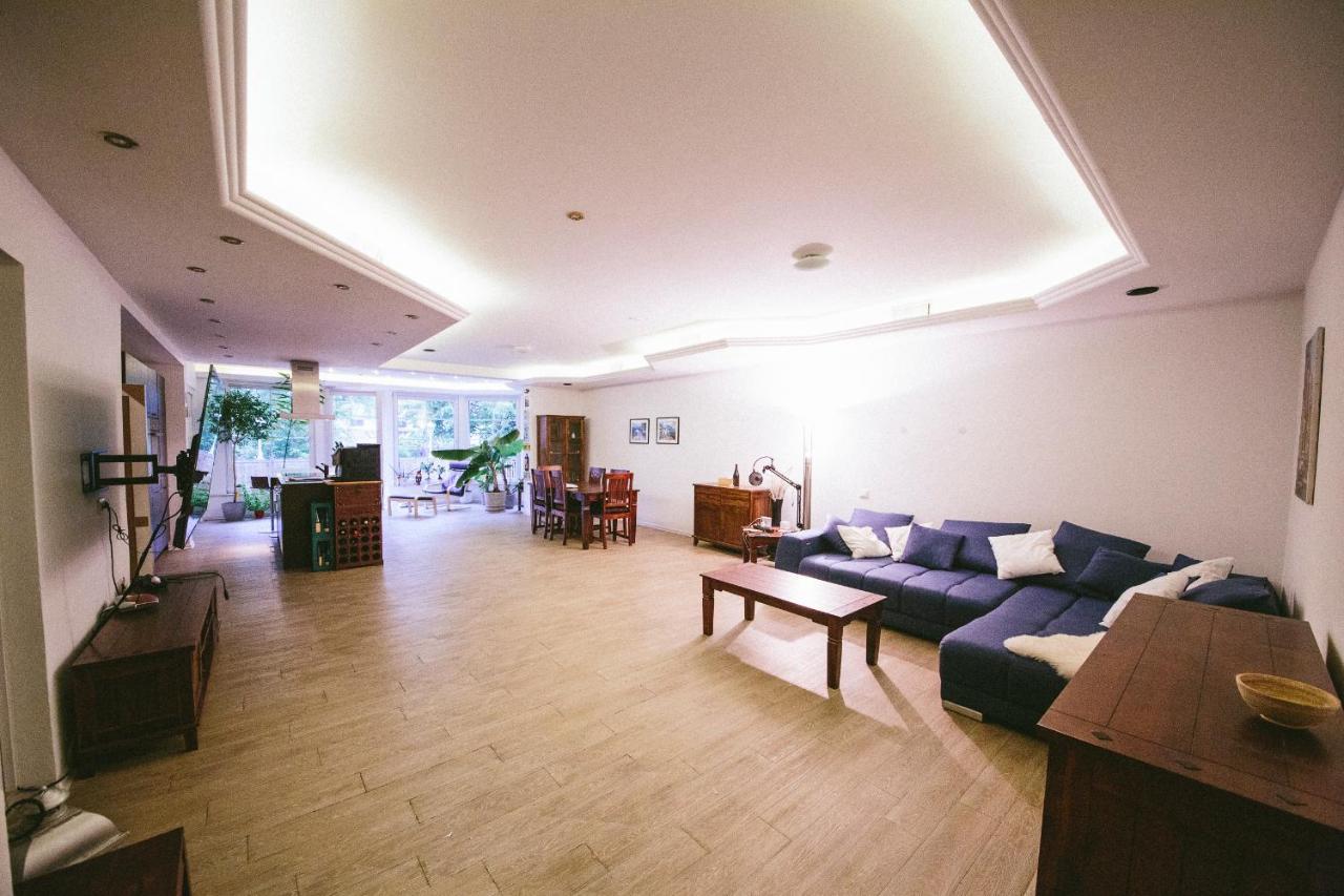Grosse & Voll Ausgestattete Apartments, Studios, Doppelzimmer, Workspace, Parkplatz, Netflix, Prime & Schnelles Wifi In Ruhiger Lage Mit Garten رودولشتات المظهر الخارجي الصورة