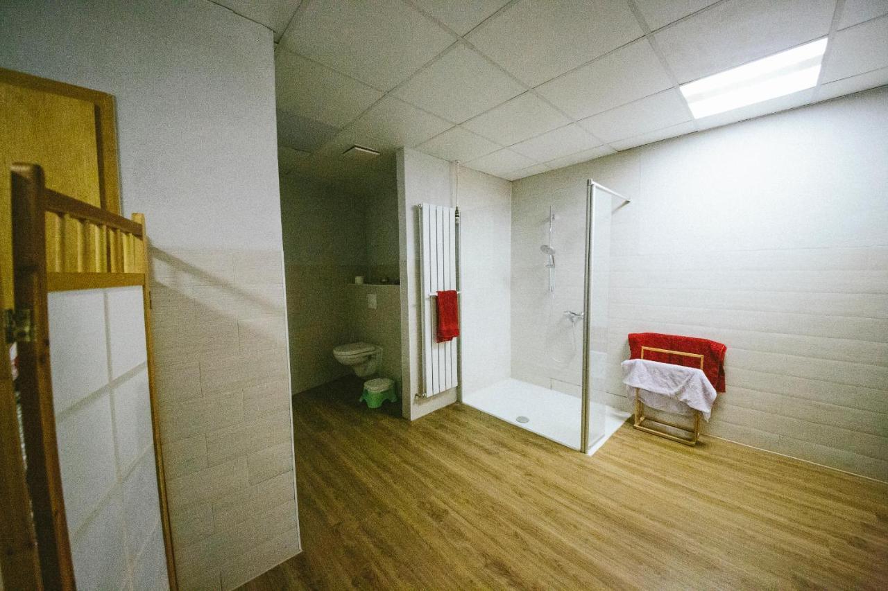 Grosse & Voll Ausgestattete Apartments, Studios, Doppelzimmer, Workspace, Parkplatz, Netflix, Prime & Schnelles Wifi In Ruhiger Lage Mit Garten رودولشتات المظهر الخارجي الصورة