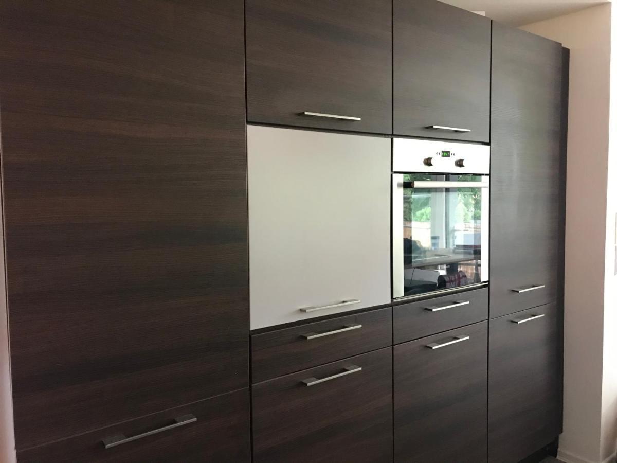 Grosse & Voll Ausgestattete Apartments, Studios, Doppelzimmer, Workspace, Parkplatz, Netflix, Prime & Schnelles Wifi In Ruhiger Lage Mit Garten رودولشتات المظهر الخارجي الصورة