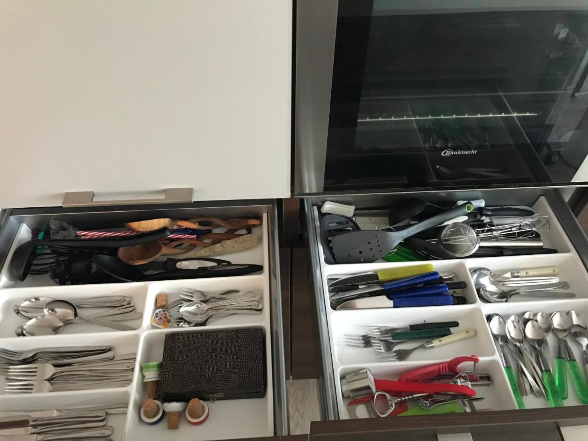 Grosse & Voll Ausgestattete Apartments, Studios, Doppelzimmer, Workspace, Parkplatz, Netflix, Prime & Schnelles Wifi In Ruhiger Lage Mit Garten رودولشتات المظهر الخارجي الصورة