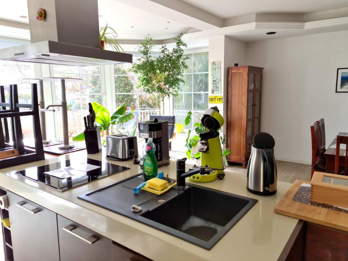 Grosse & Voll Ausgestattete Apartments, Studios, Doppelzimmer, Workspace, Parkplatz, Netflix, Prime & Schnelles Wifi In Ruhiger Lage Mit Garten رودولشتات المظهر الخارجي الصورة
