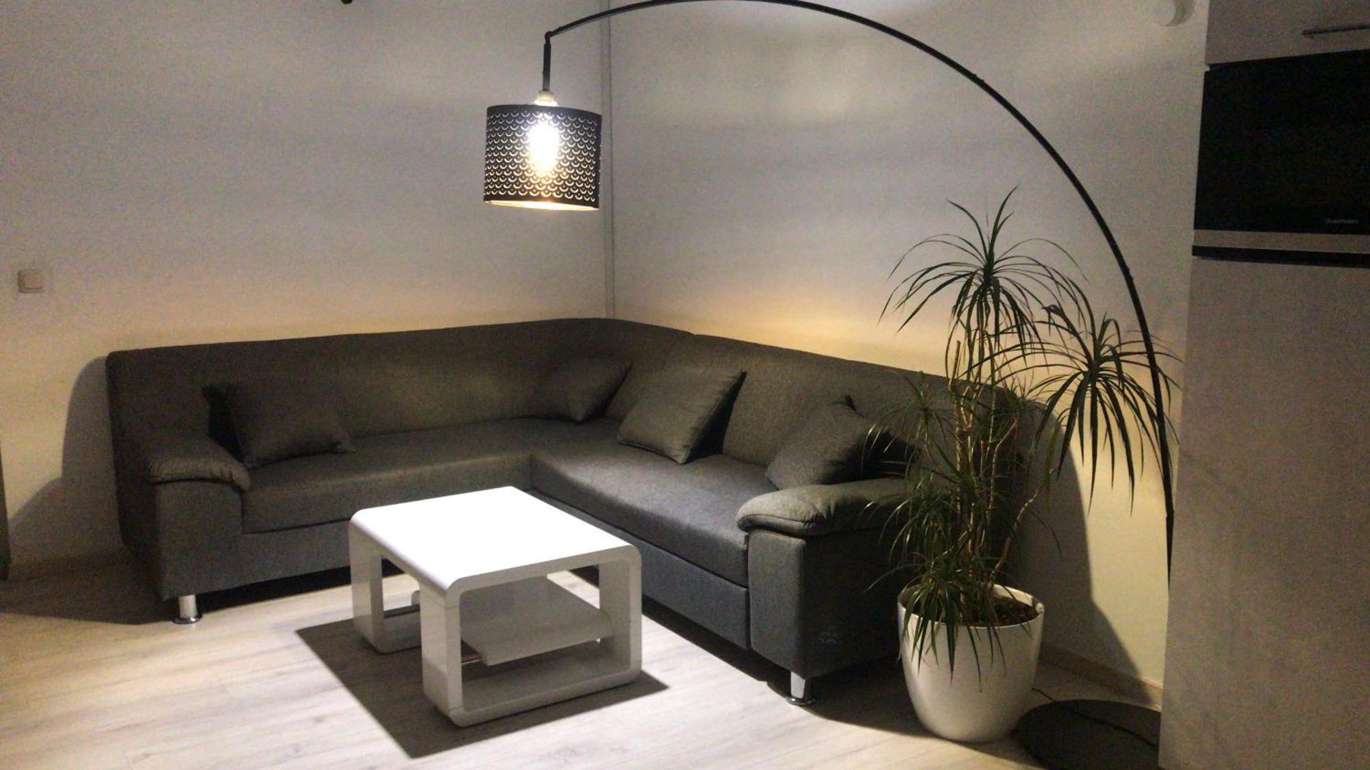 Grosse & Voll Ausgestattete Apartments, Studios, Doppelzimmer, Workspace, Parkplatz, Netflix, Prime & Schnelles Wifi In Ruhiger Lage Mit Garten رودولشتات المظهر الخارجي الصورة