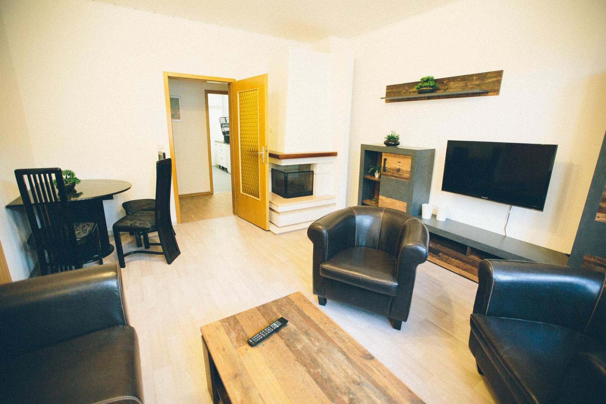 Grosse & Voll Ausgestattete Apartments, Studios, Doppelzimmer, Workspace, Parkplatz, Netflix, Prime & Schnelles Wifi In Ruhiger Lage Mit Garten رودولشتات الغرفة الصورة