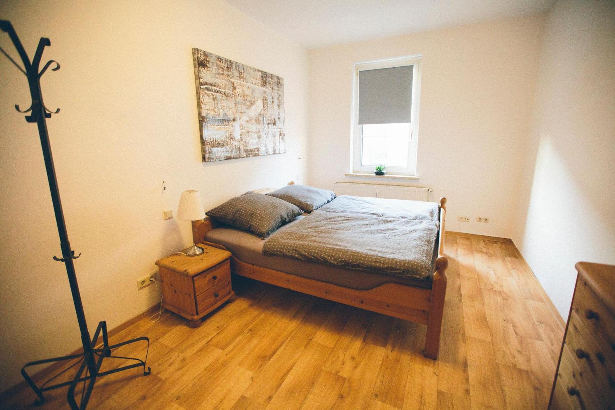 Grosse & Voll Ausgestattete Apartments, Studios, Doppelzimmer, Workspace, Parkplatz, Netflix, Prime & Schnelles Wifi In Ruhiger Lage Mit Garten رودولشتات الغرفة الصورة