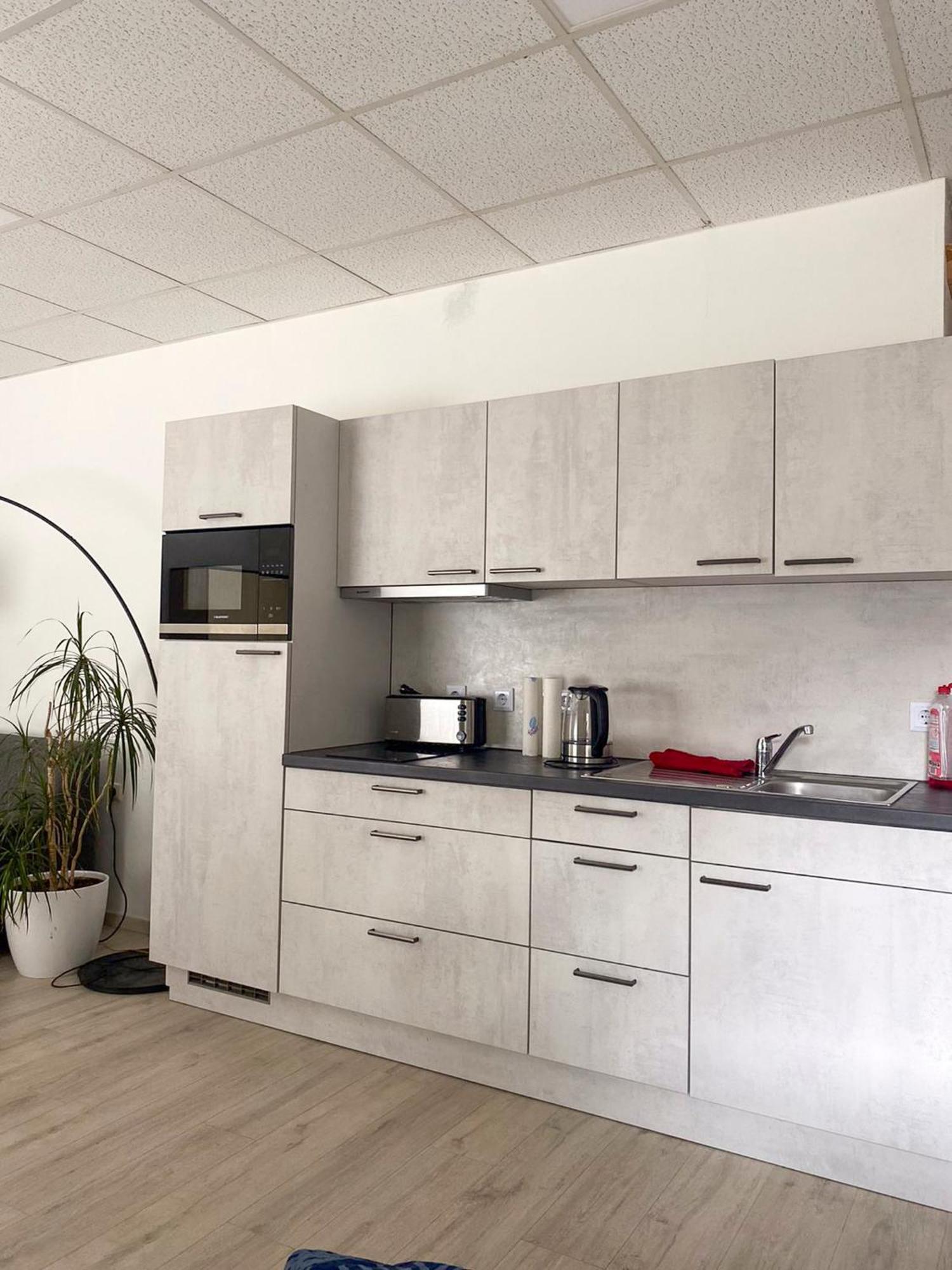 Grosse & Voll Ausgestattete Apartments, Studios, Doppelzimmer, Workspace, Parkplatz, Netflix, Prime & Schnelles Wifi In Ruhiger Lage Mit Garten رودولشتات المظهر الخارجي الصورة