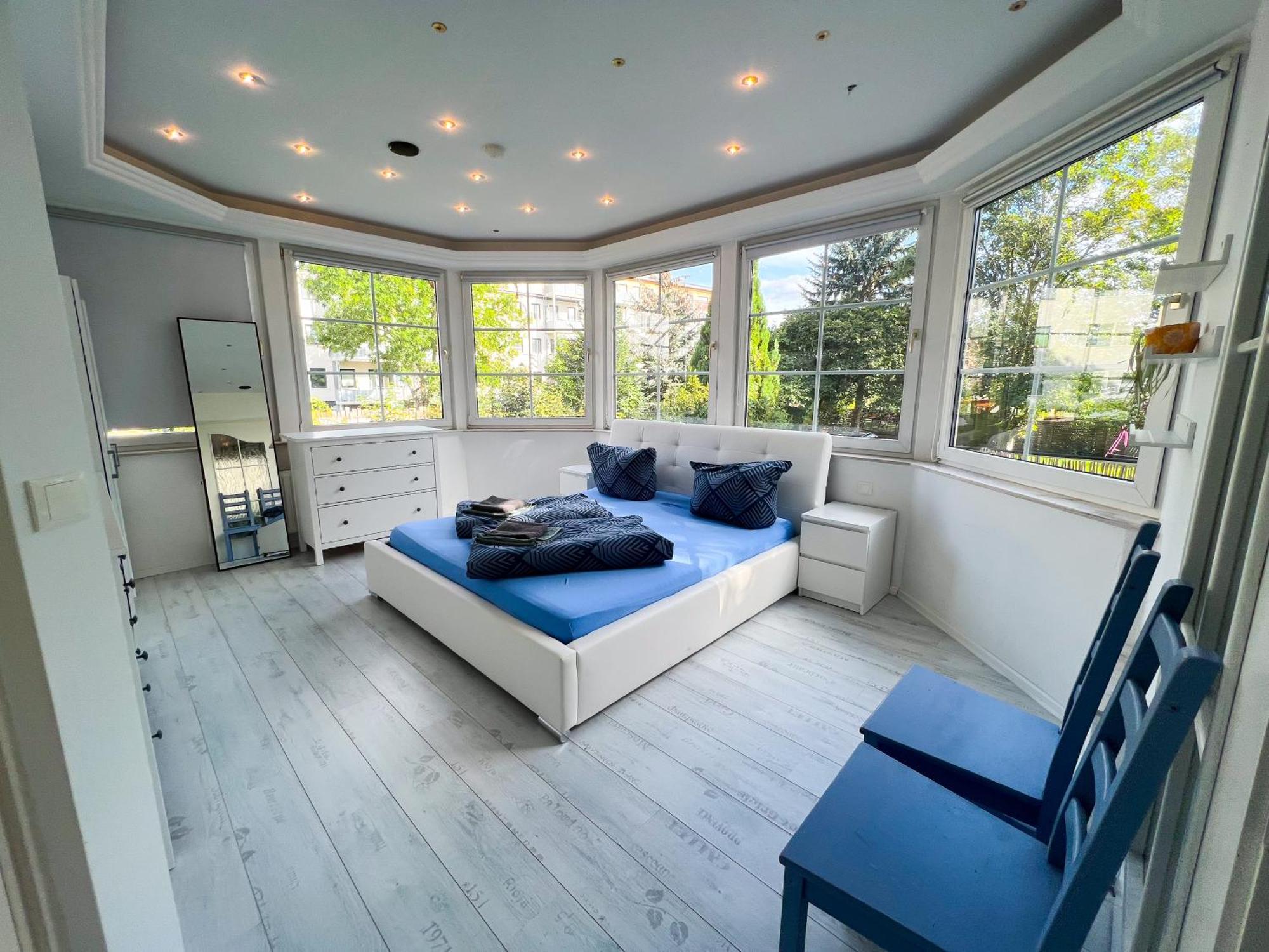Grosse & Voll Ausgestattete Apartments, Studios, Doppelzimmer, Workspace, Parkplatz, Netflix, Prime & Schnelles Wifi In Ruhiger Lage Mit Garten رودولشتات المظهر الخارجي الصورة