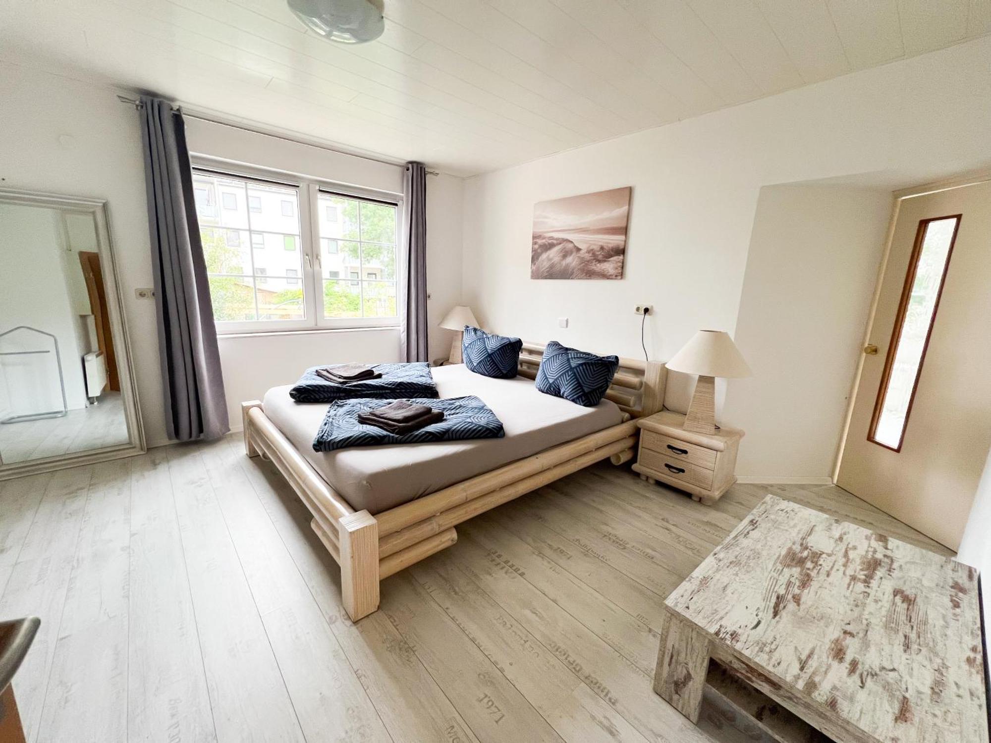 Grosse & Voll Ausgestattete Apartments, Studios, Doppelzimmer, Workspace, Parkplatz, Netflix, Prime & Schnelles Wifi In Ruhiger Lage Mit Garten رودولشتات الغرفة الصورة