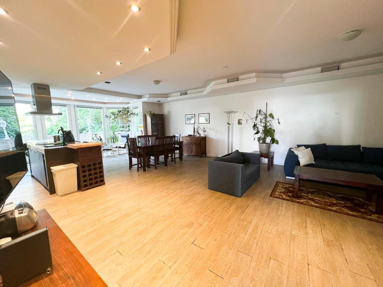 Grosse & Voll Ausgestattete Apartments, Studios, Doppelzimmer, Workspace, Parkplatz, Netflix, Prime & Schnelles Wifi In Ruhiger Lage Mit Garten رودولشتات الغرفة الصورة