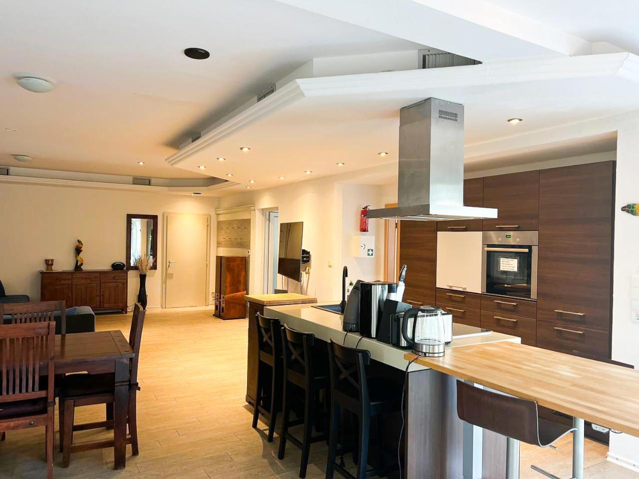 Grosse & Voll Ausgestattete Apartments, Studios, Doppelzimmer, Workspace, Parkplatz, Netflix, Prime & Schnelles Wifi In Ruhiger Lage Mit Garten رودولشتات المظهر الخارجي الصورة