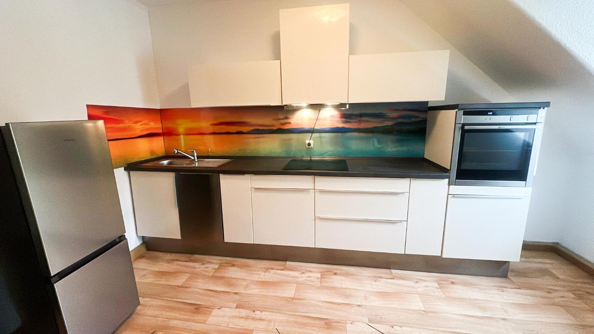 Grosse & Voll Ausgestattete Apartments, Studios, Doppelzimmer, Workspace, Parkplatz, Netflix, Prime & Schnelles Wifi In Ruhiger Lage Mit Garten رودولشتات الغرفة الصورة